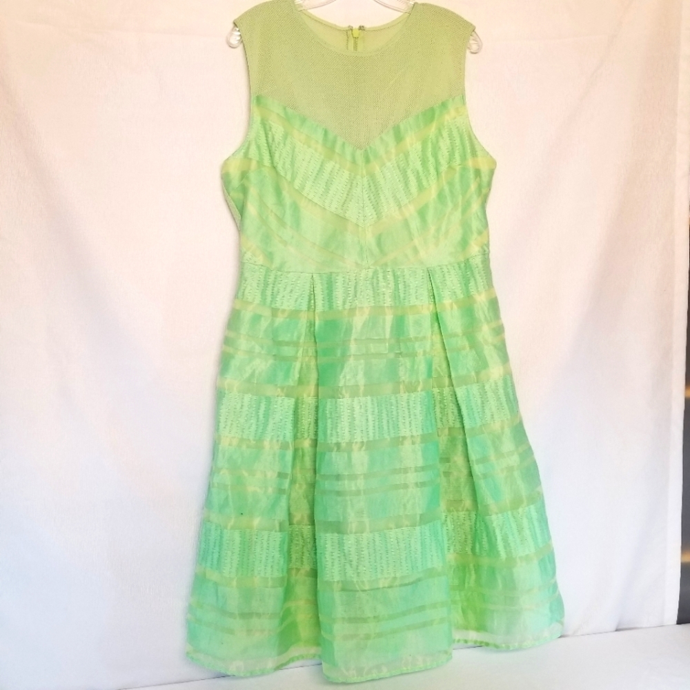 Eva Mead Dress Womans Size 16 Sleeveless Green Back Zip Lining Pockets
